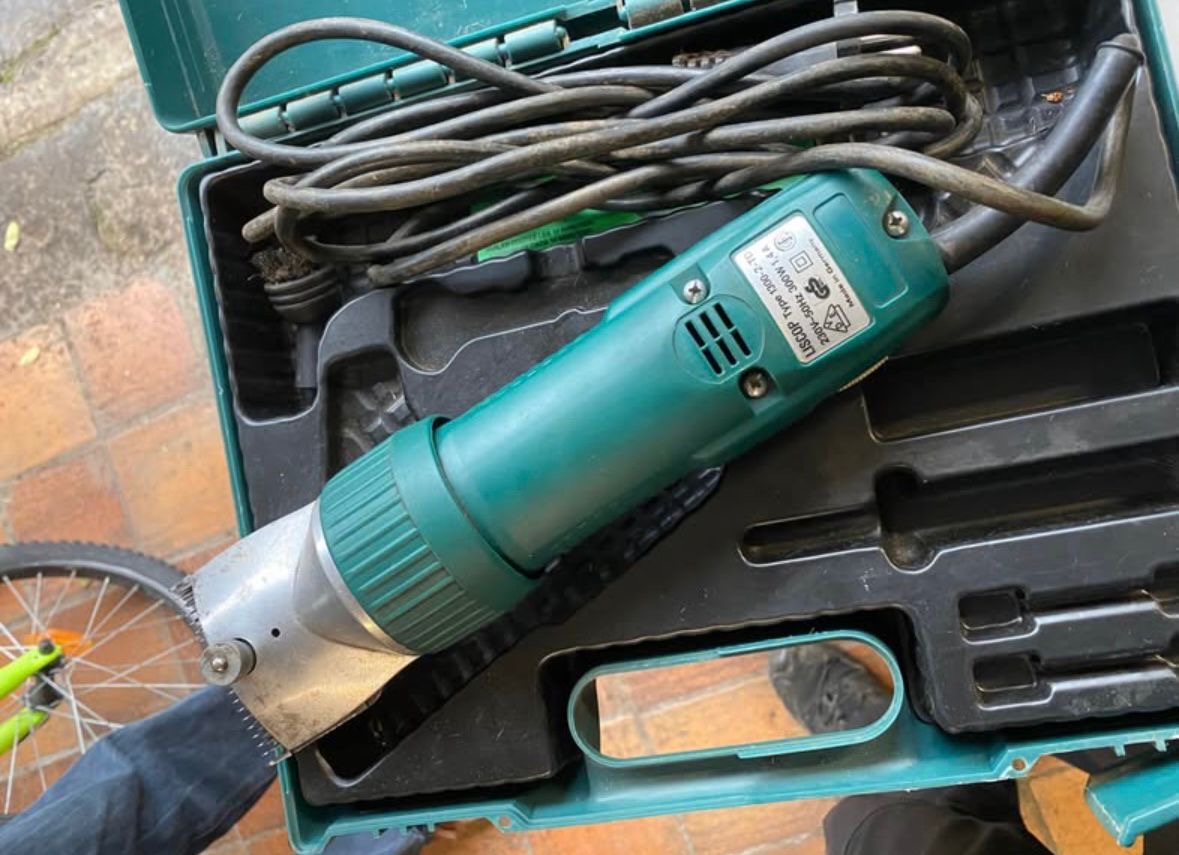 Tondeuse électrique Heiniger 320 W tête large pour ovins